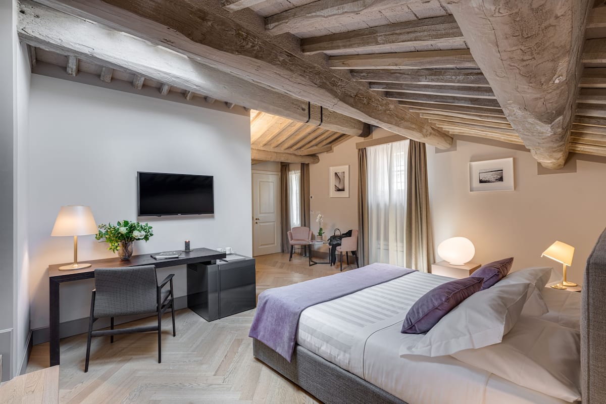 junior suite | 1 bedroom, premium bedding, minibar, in-room safe