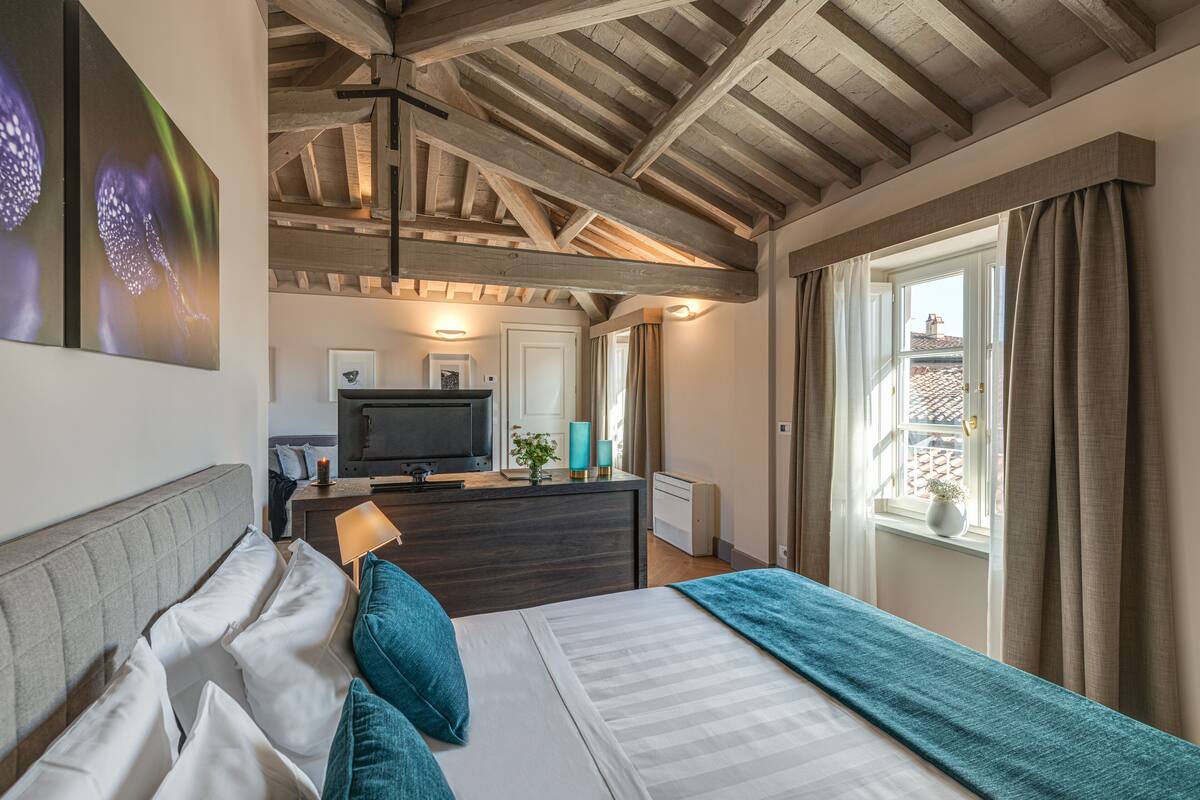 room (master) | 1 bedroom, premium bedding, minibar, in-room safe