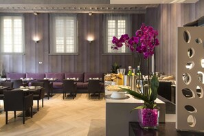 Colazione a buffet inclusa, servita tutte le mattine 