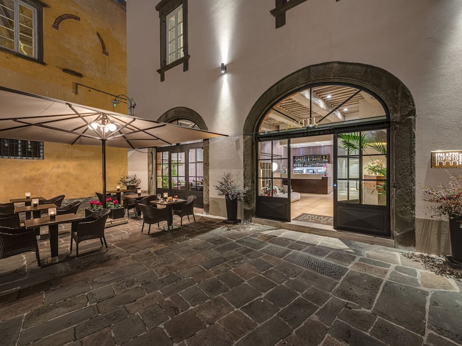 Fassade der Unterkunft – Abend/Nacht