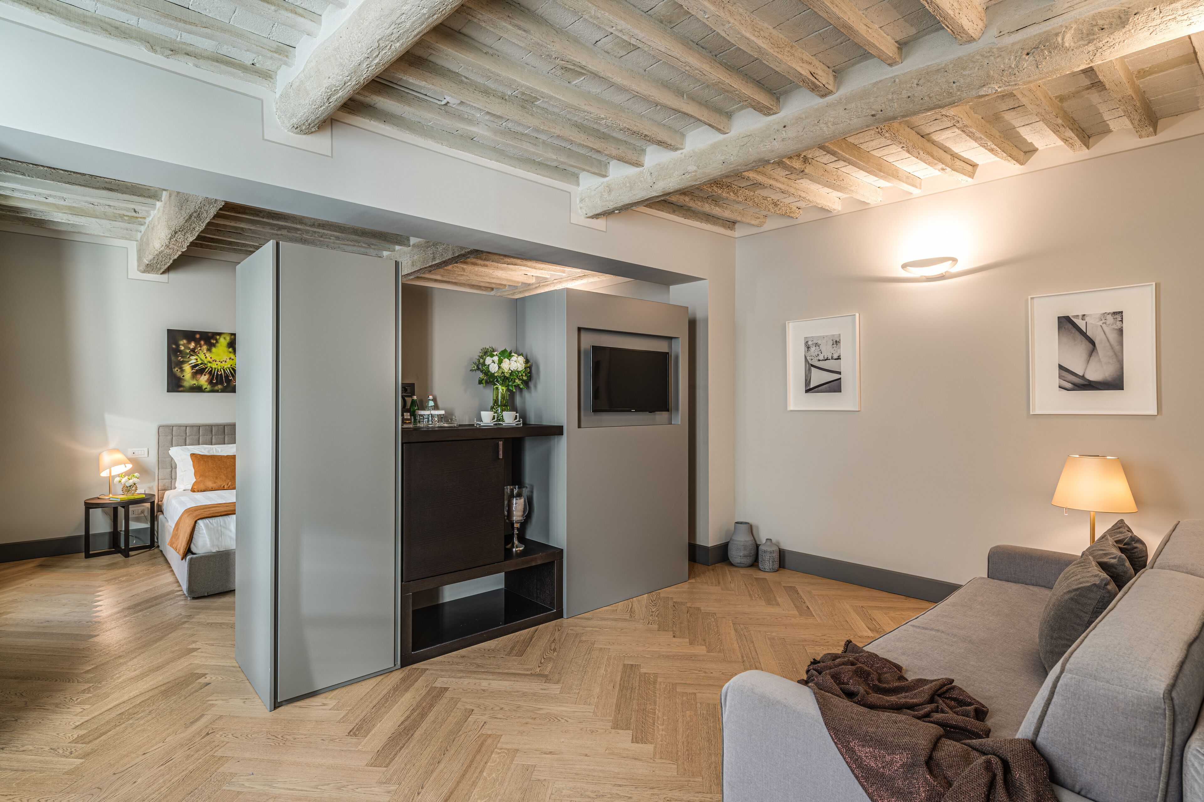 junior suite | living area | 32-inch led tv with satellite channels, tv