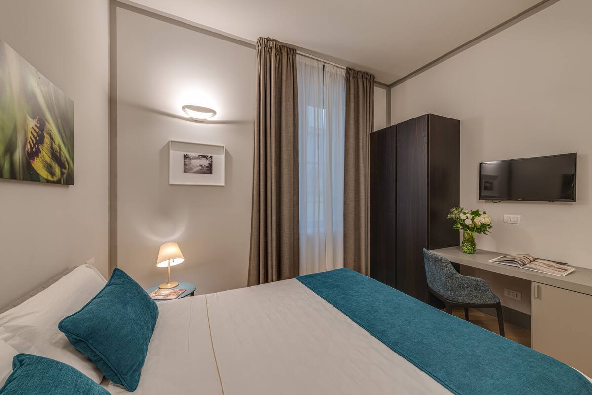 Ropa de cama de alta calidad y minibar 