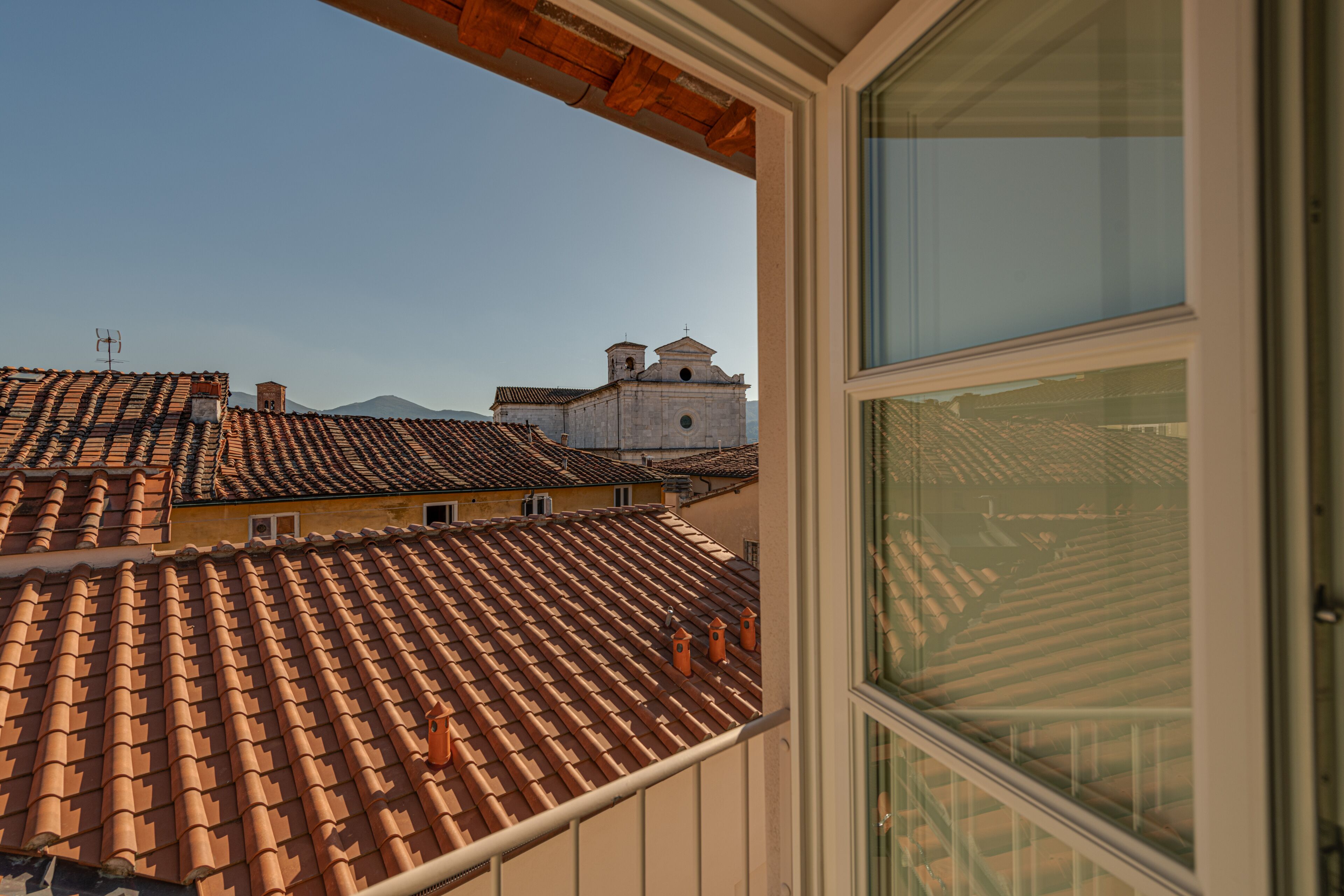 room (master) | city view