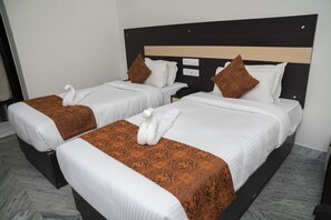 Desk, free WiFi - Hotel Royal Dezire (Udaipur)