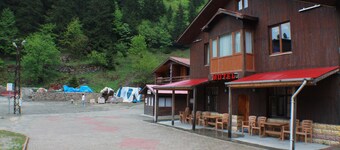 Uzungol Motel