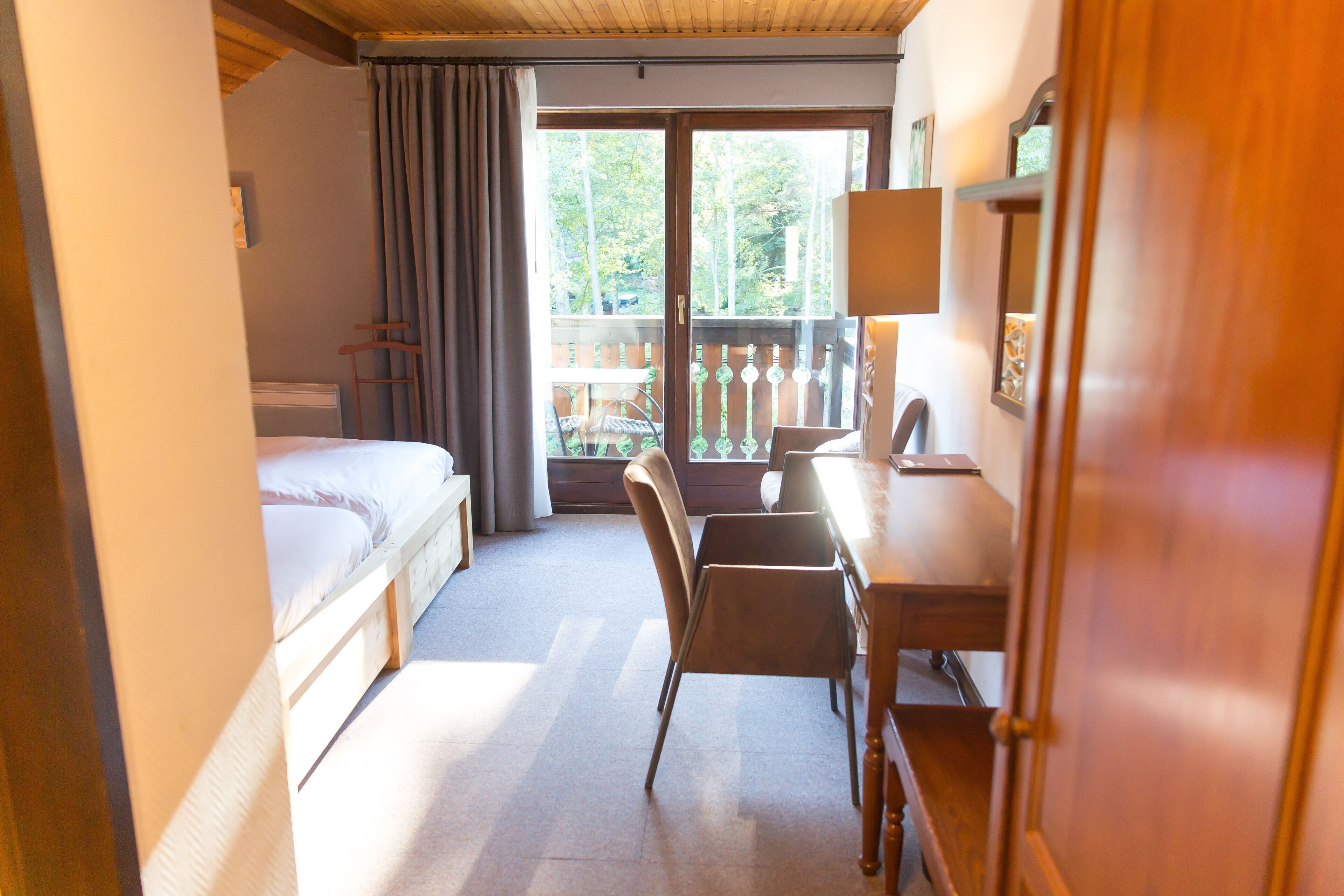 twin room | in-room safe, desk, free wifi