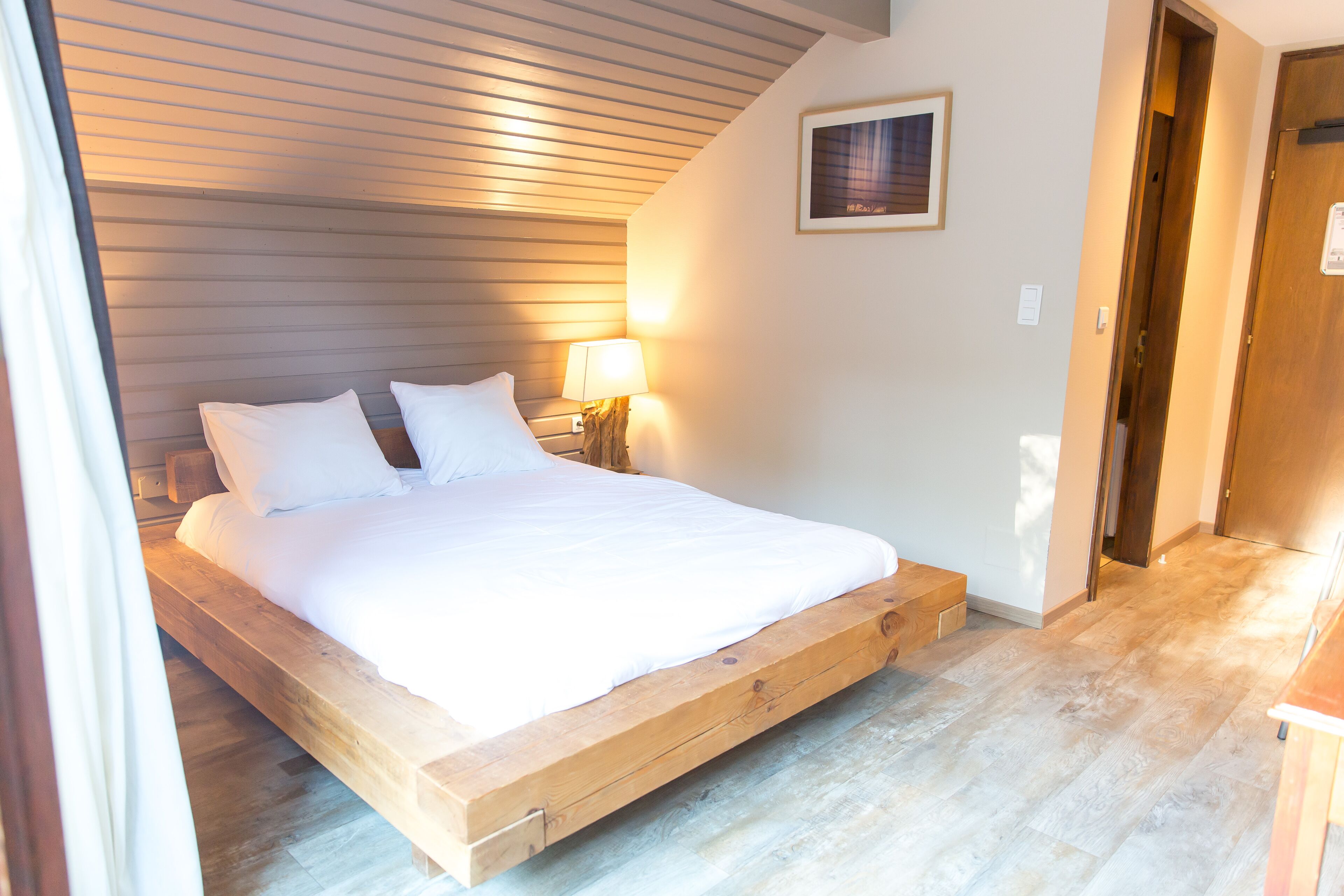 double room, balcony | in-room safe, desk, free wifi