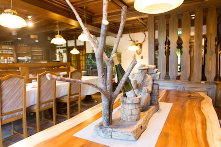 Se sirven almuerzos y cenas, cocina francesa