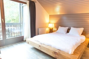 Double Room, Balcony | In-room safe, desk, free WiFi