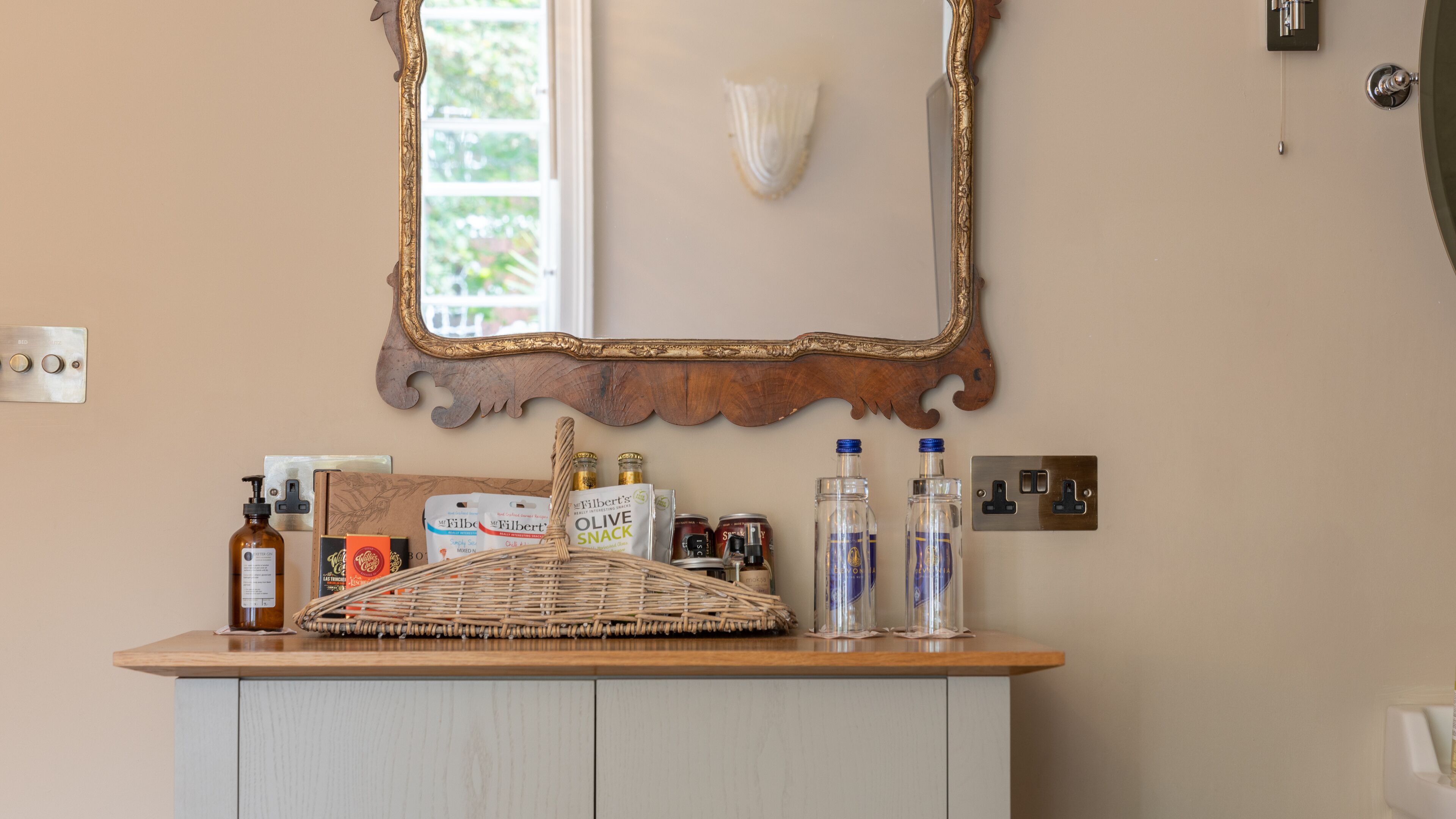 lovely room | hypo-allergenic bedding, individually decorated, individually furnished