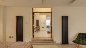 Lovely & Luxury Room | Hypo-allergenic bedding, individually decorated, individually furnished