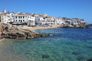 Una playa cerca