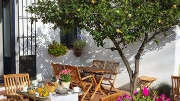 Desayuno continental gratuito y diario