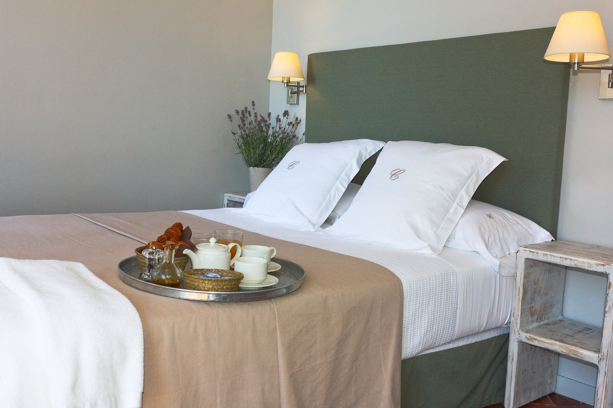 Chambre Double Deluxe, 1 grand lit, vue jardin | Literie de qualité supérieure, coffres-forts dans les chambres