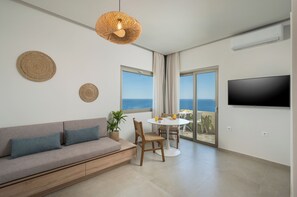 Superior Studio Suite, 1 King Bed, Sea View | Living area - Esplanade Apartments (Chania)