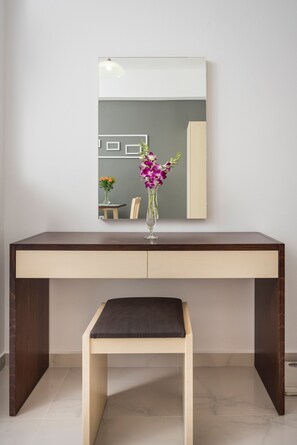 In-room safe, desk, laptop workspace, blackout curtains - Esplanade Apartments (Chania)