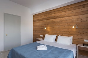 Superior Apartment, 3 Bedrooms, Sea View | 1 bedroom, in-room safe, desk, laptop workspace