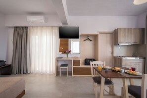 In-room safe, desk, laptop workspace, blackout curtains - Esplanade Apartments (Chania)