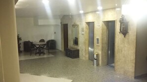 包含每日自助早餐