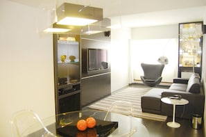 Televisión LCD de 24 pulgadas con canales por cable, una televisión