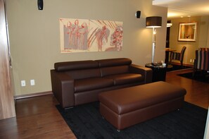 En 24-tommers LCD-TV med kabel-kanaler samt TV