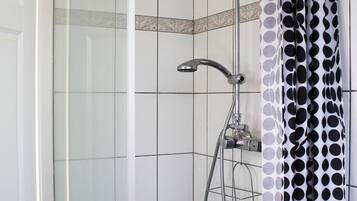 City Apartment, 1 Bedroom (Lundargata 6) | Bathroom shower