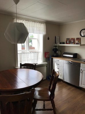 Free cribs/infant beds, free WiFi - Akureyri City Apartments (Akureyri)