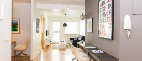 Departamento urbano, 3 habitaciones (Lundargata 6) | Área de sala de estar | Televisión de pantalla plana