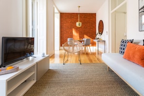 Apartment, 2 Bedrooms (Rua do Sol a Santa Catarina, 26) | Living room | Flat-screen TV