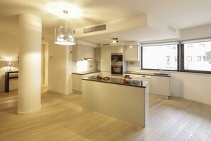 Deluxe Apartment, 1 Bedroom (Largo Dr. António de Sousa Macedo, 1) | Private kitchenette