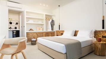 1 bedroom, premium bedding, in-room safe, desk