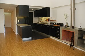 Appartamento, 3 camere da letto, terrazzo (Travessa de Santo António à Graça, 29) | Cucina privata | Frigorifero, microonde, forno, piano cottura