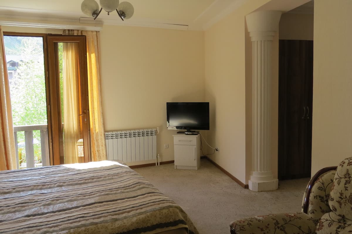 Rollaway beds, free WiFi