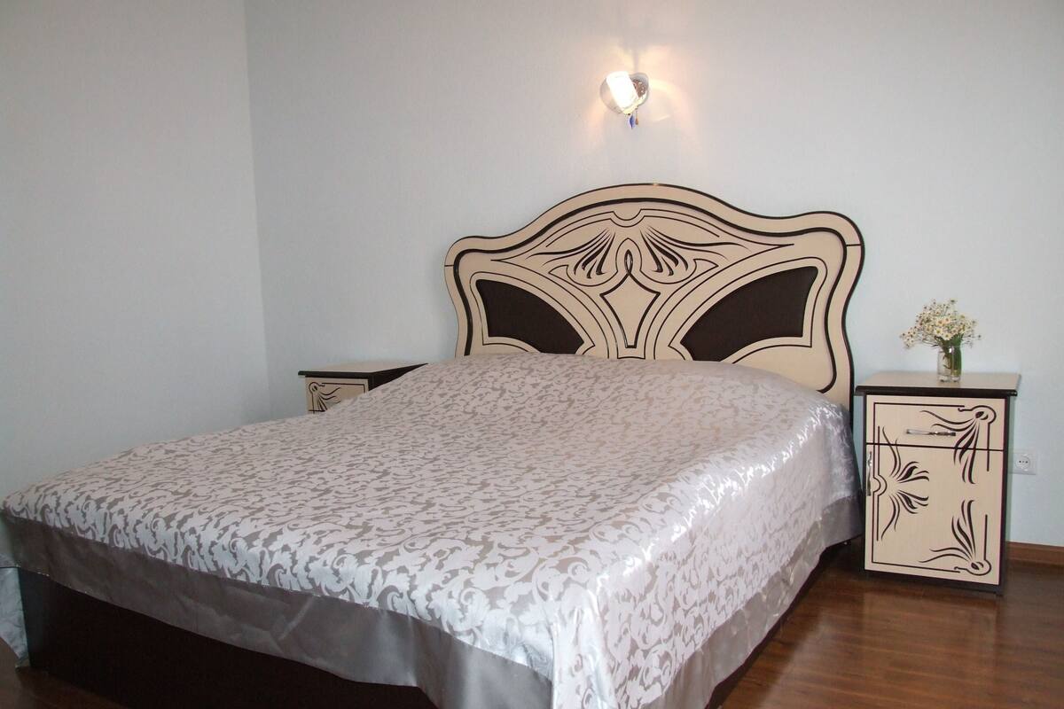 Habitación con 1 cama doble o 2 individuales | Camas supletorias y wifi gratis