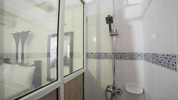 Deluxe Double Room, 1 King Bed, Private Bathroom, Tower | Iron/ironing board