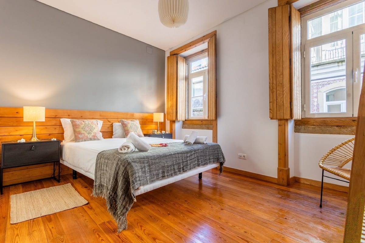 Apartment, 2 Bedrooms (Rua Diário de Noticias, 41) | Soundproofing, cribs/infant beds, free WiFi, bed sheets