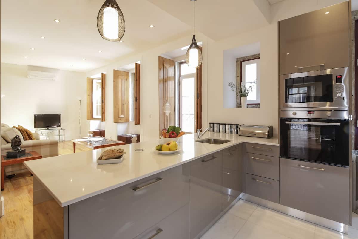 Superior Apartment, 2 Bedrooms, Terrace (Rua de Santo António da Glória, 97) | Private kitchen | Fridge, microwave