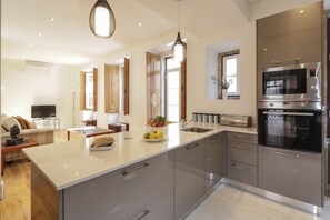 Superior Apartment, 2 Bedrooms, Terrace (Rua de Santo António da Glória, 97) | Private kitchen