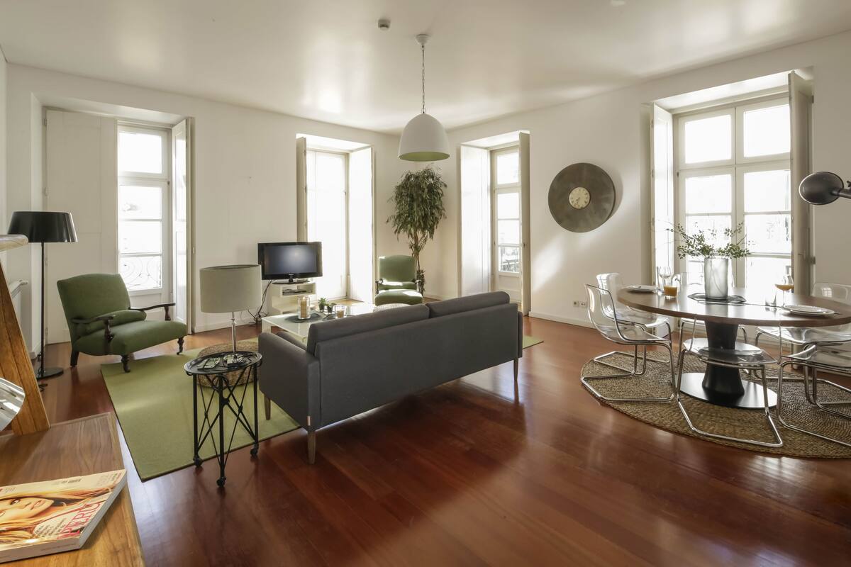 Deluxe Apartment, 2 Bedrooms (Rua Serpa Pinto, 12) | Living room | Flat-screen TV