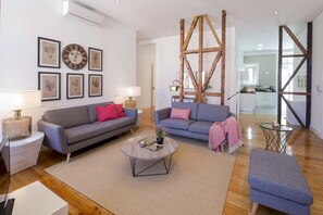 Appartement, 3 chambres (Rua de Santo António da Glória, 97) | Salle de séjour | Télévision à écran plat