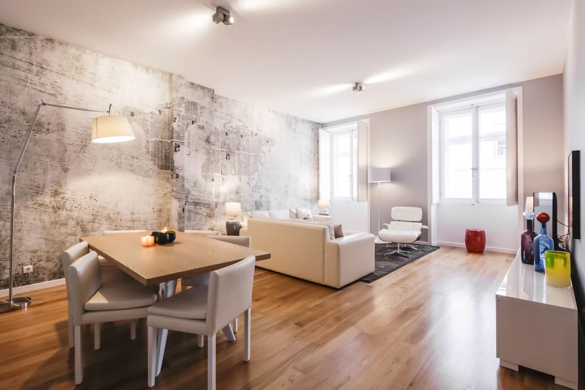 Superior Apartment, 2 Bedrooms (Rua da Assunção, 99) | Living room | Flat-screen TV