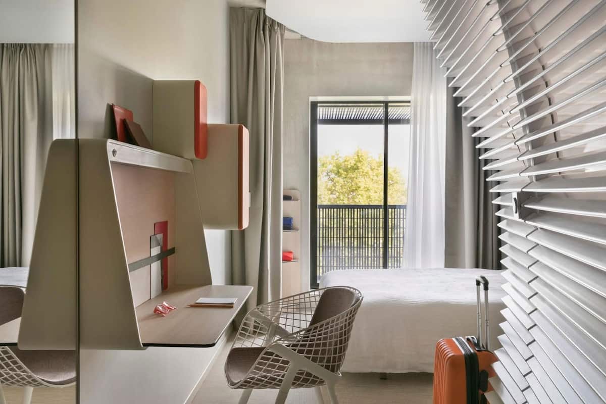 1 bedroom, premium bedding, down duvets, in-room safe