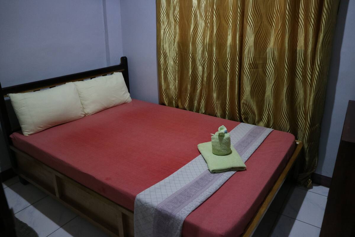 Budget Room (Fan Room)