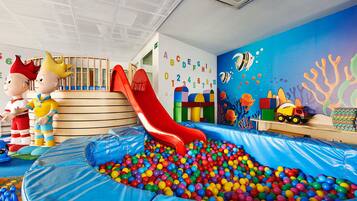 Tempat bermain anak – indoor