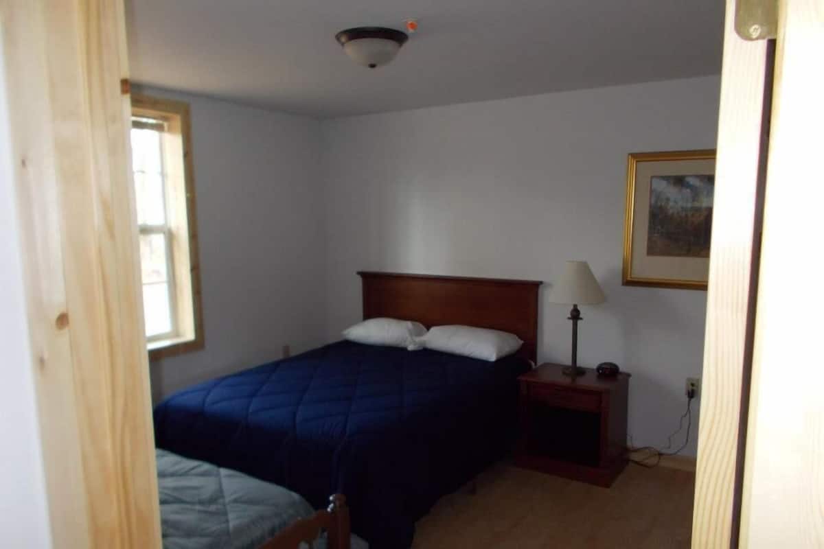 Suite, 3 habitaciones, 2 baños (Suite 1 or 2) | 1 dormitorio, escritorio, tabla de planchar con plancha y wifi gratis
