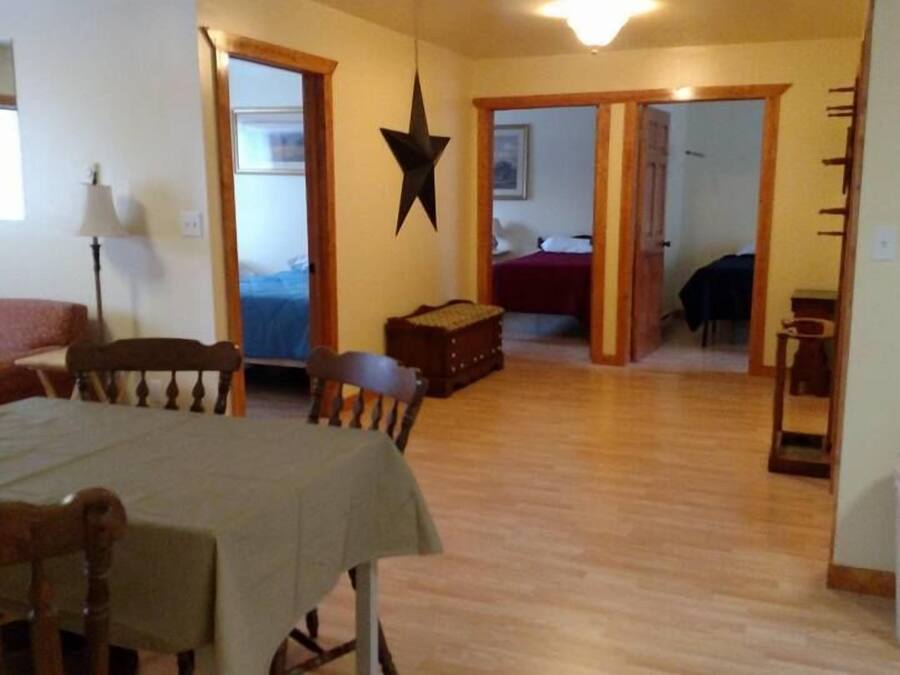 تناول الطعام داخل الغرفة