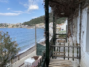 Standardzimmer, Meerblick | Laptopgeeigneter Arbeitsplatz, Bettwäsche