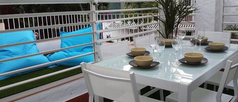 Apartment, 3 Bedrooms, Terrace (6 personas) | In-room dining