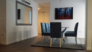 Leilighet, 4 soverom, terrasse (7 personas) | Spiseområde på rommet
