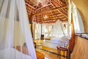 Bungalow, flere senger, terrasse, hageutsikt | Safe på rommet og wi-fi (inkludert)